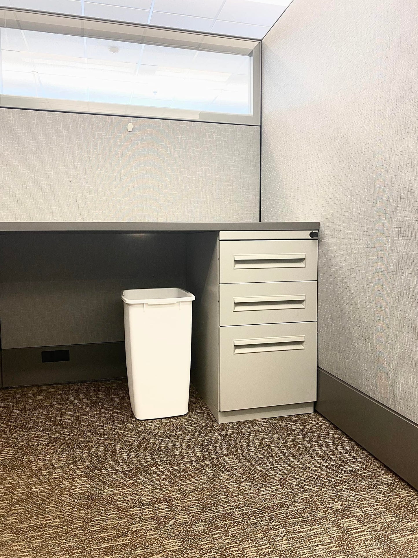 Rubbermaid Small Kitchen Bathroom Trash Can, 9 Gallons, White, Waste Basket for Under Counter/Kitchen/Office/Bedroom/Bathroom