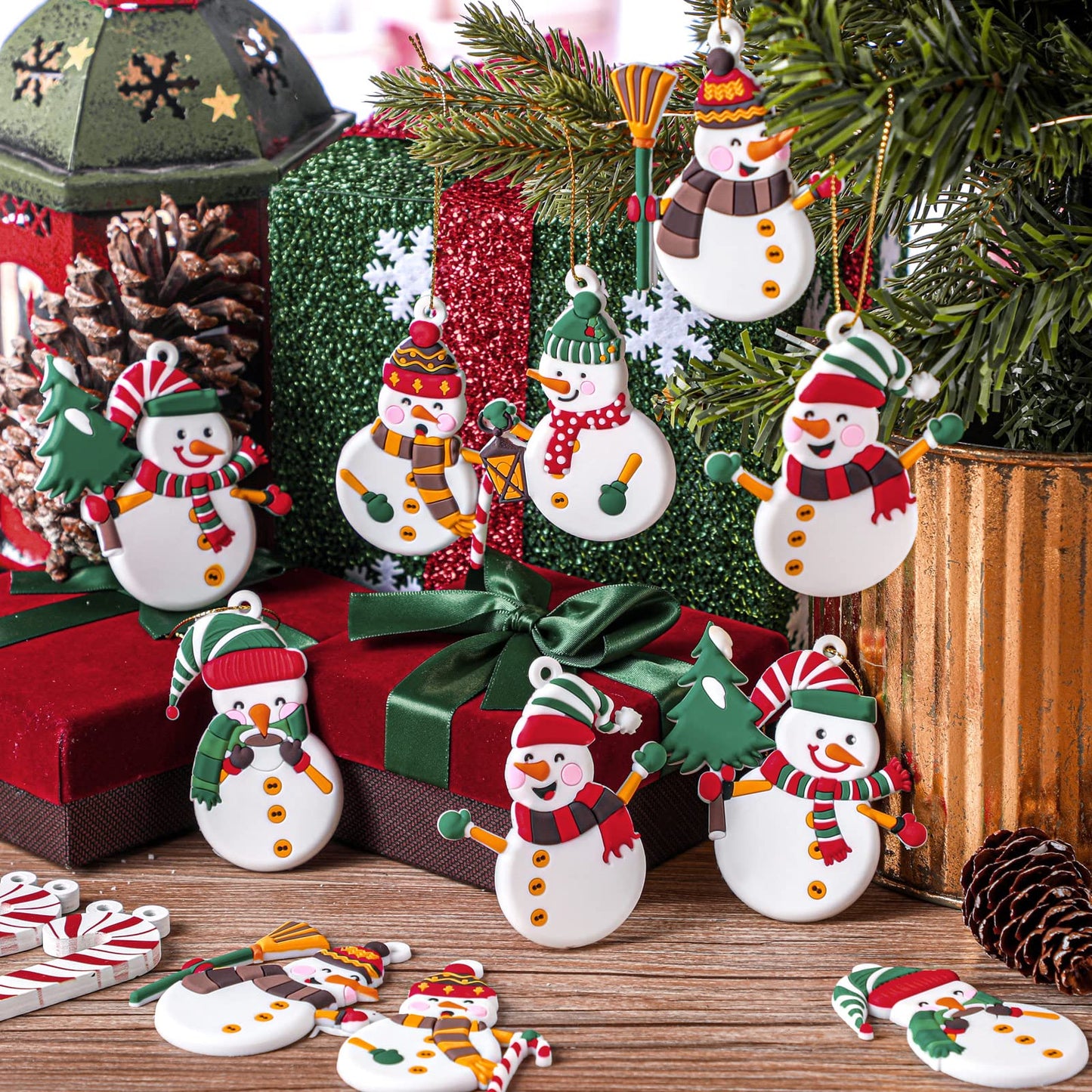 Zhanmai 24 Pieces Christmas Snowman Ornaments for Christmas Tree Decorations Cute Xmas Hanging Ornaments Traditional Xmas Tree Party Decors