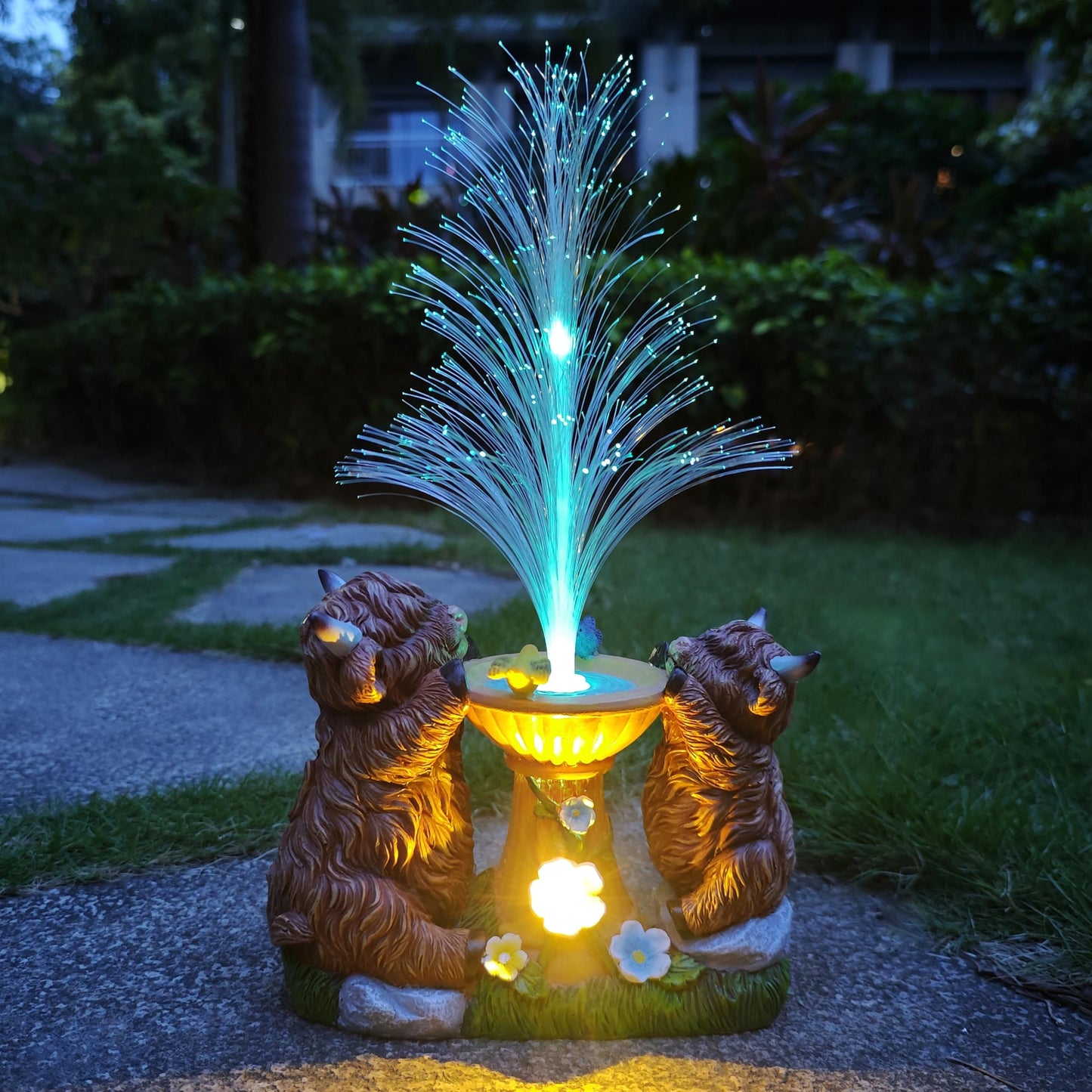 RCTTICUU Solar Highland Cow Garden Decor -Resin Highland Cows Figurines Lights and Colour Changing Optical Fiber with Solar LED Lights,Outdoor Statues Decoration for Patio Yard Lawn