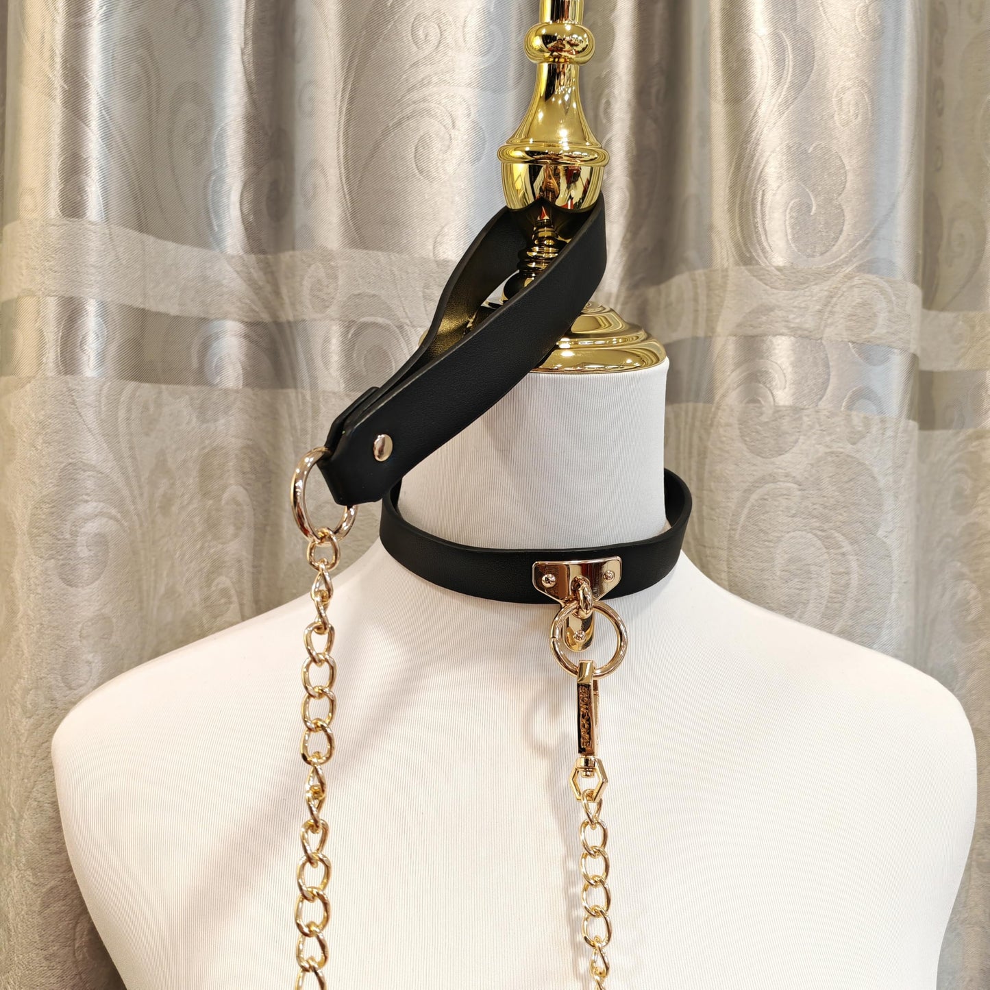 Acecare Goth Choker Necklace for Women,Adjustable Soft Leather Collar Punk Emo Costume Neck Accessories Jewelry Gifts (Black + Leash)