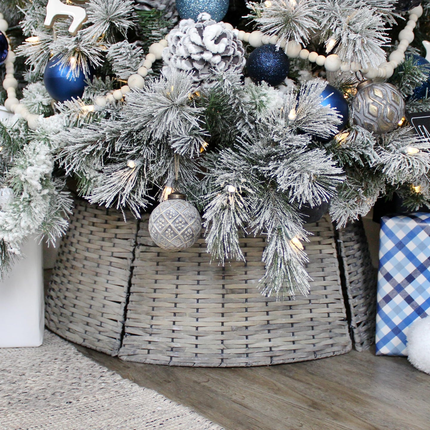AuldHome Design Wicker Christmas Tree Collar (Gray Washed, 29-Inch), Real Wood Basket Weave Large Willow Tree Skirt