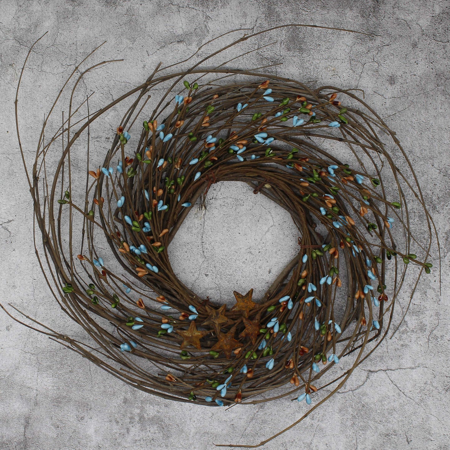 CVHOMEDECO. Primitives Rustic Pip Berries and Twig with Rusty Barn Stars Wreath, 12-Inch, Country Mix