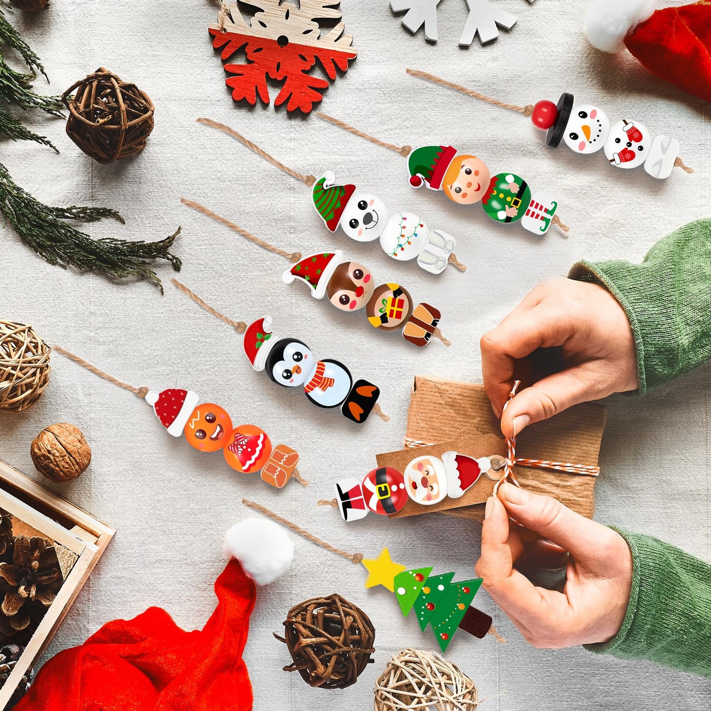 40Sets Christmas Wooden Beads Ornaments Crafts Kits：DIY Xmas Santa, Elf, Gingerbread, Penguin, Reindeer, Snowman, Tree Winter Decorations Stocking Stuffers Goodie Bag Party Supplies