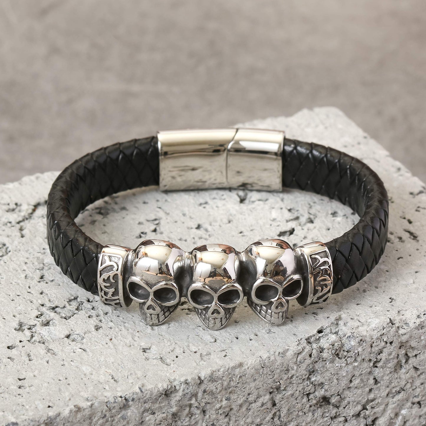 HAQUIL Gothic Punk Triple Skull Leather Wristband Cuff Bracelet. Goth Skull Jewelry Gift for Men