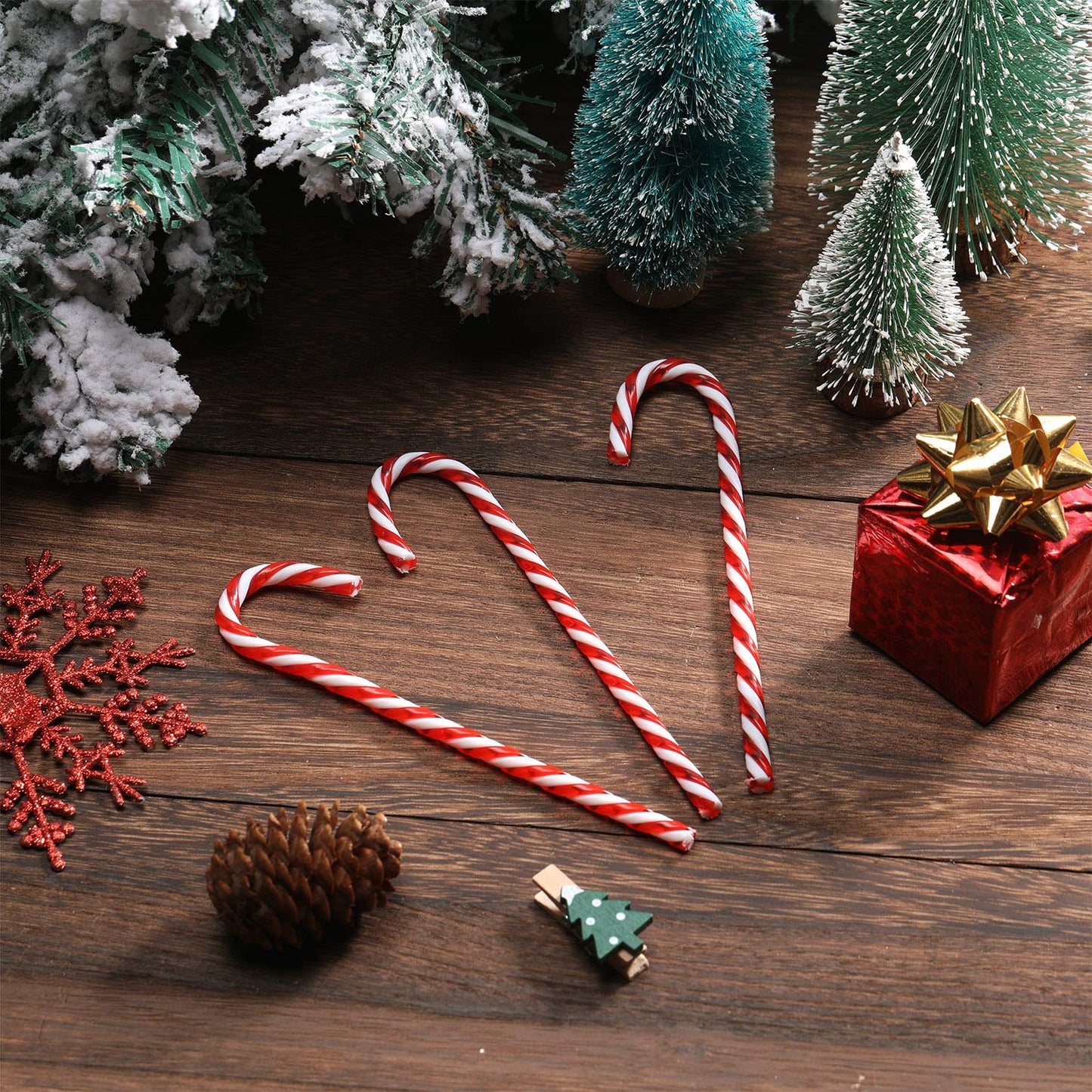 Hicarer 50 Pieces Christmas Plastic Candy Cane 5.9 Inch Christmas Tree Hanging Ornament Decoration Twisted Tree Candy Cane Ornament for Xmas Holiday Party Favor (Red and White)