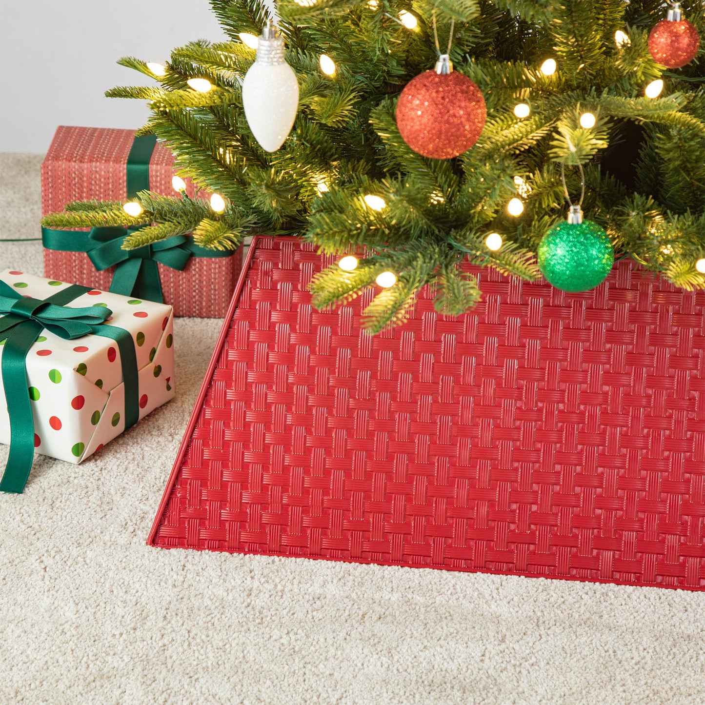 Glitzhome 25.75" L Trapezoid Red Metal Weave Tree Collar, Rustic Christmas Trees Stand Cover Tree Ring for Home Festive Party Decor