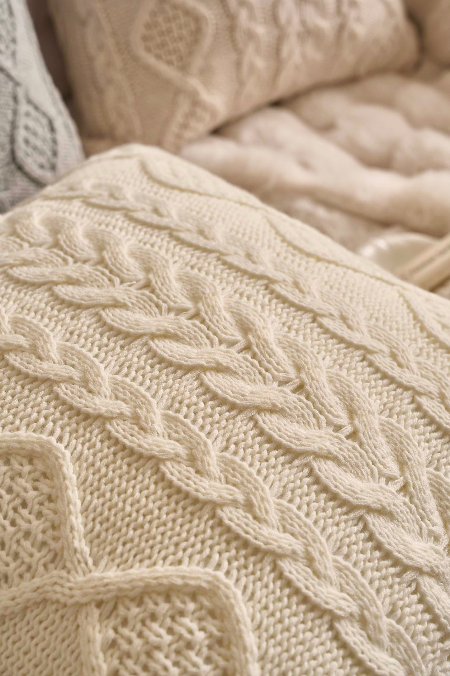 DOKOT Decorative Knit Throw Pillow Cover Chiristmas Farmhouse Sweater Square Warm Cushion Cover for Couch, Bed, Home Accent Decor (Cream, (18x18 inches(45x45cm))