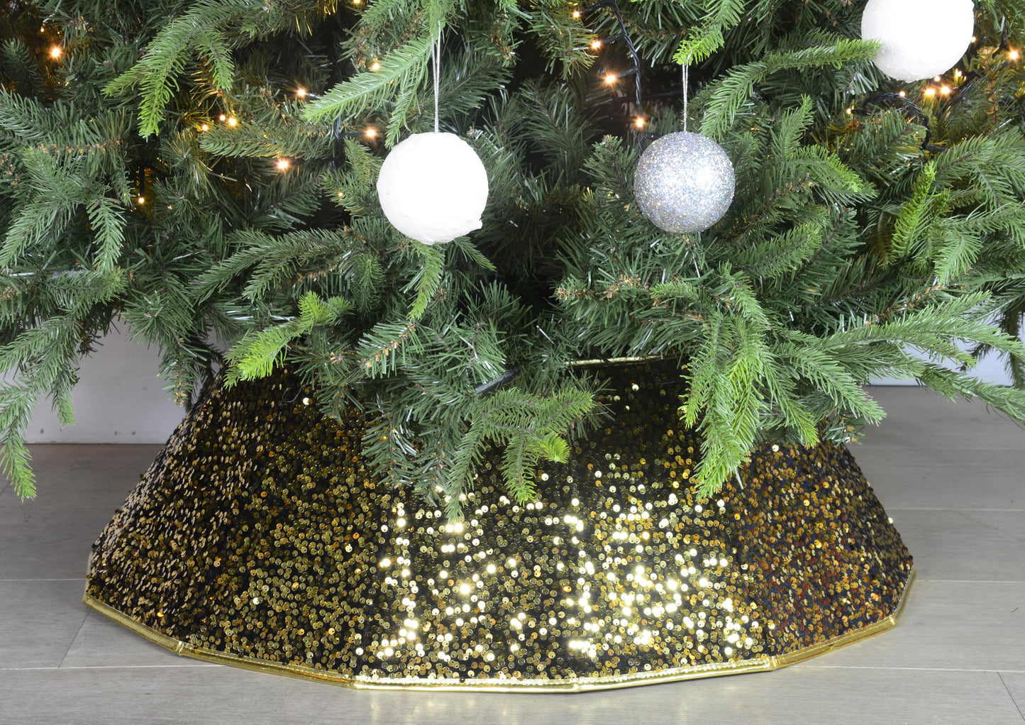 Black & Gold Christmas Tree Skirt Collar