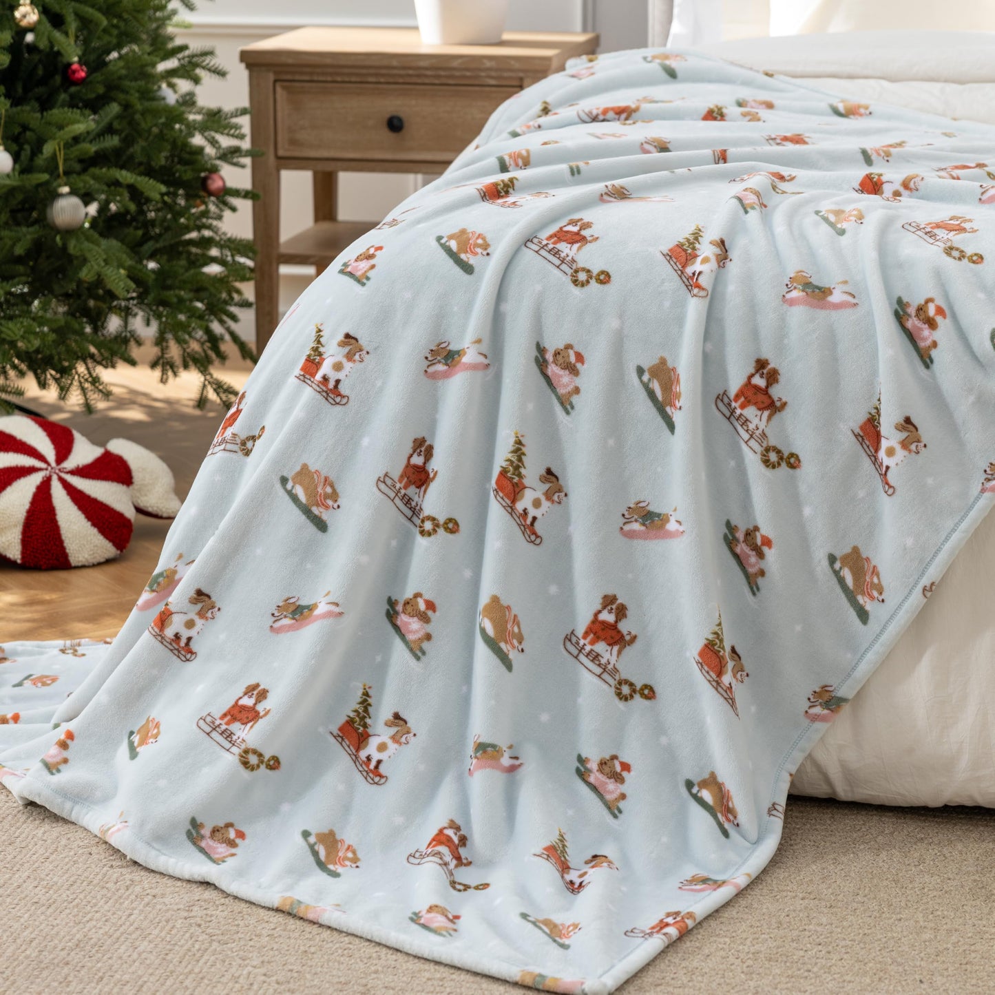 Sushing Christmas Printed Fleece Throw, Soft Plush Warm Festive, Cozy Couch Decor, 60"× 70", Skating Dogs