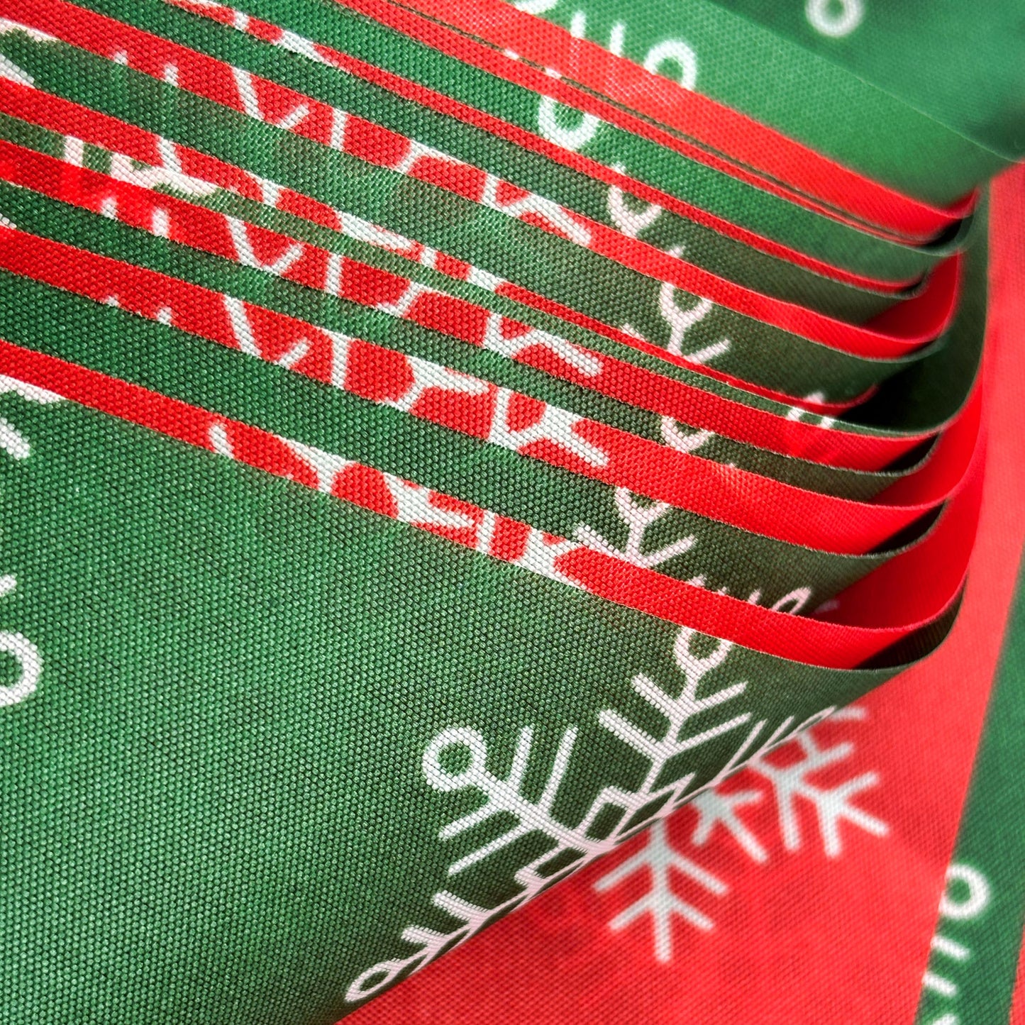LoveVC 100 Feet Red Green Christmas Pennant Banner Flags String Triangle Bunting Garland with White Snowflakes for Christmas Tree Indoor Outdoor Shops Hanging Decoration,60 Pcs